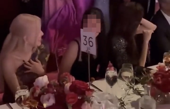 BLACKPINK's Rosé Spotted with Samsung Heir's Daughter BLACKPINK's Rosé Spotted with Samsung Heir's Daughter