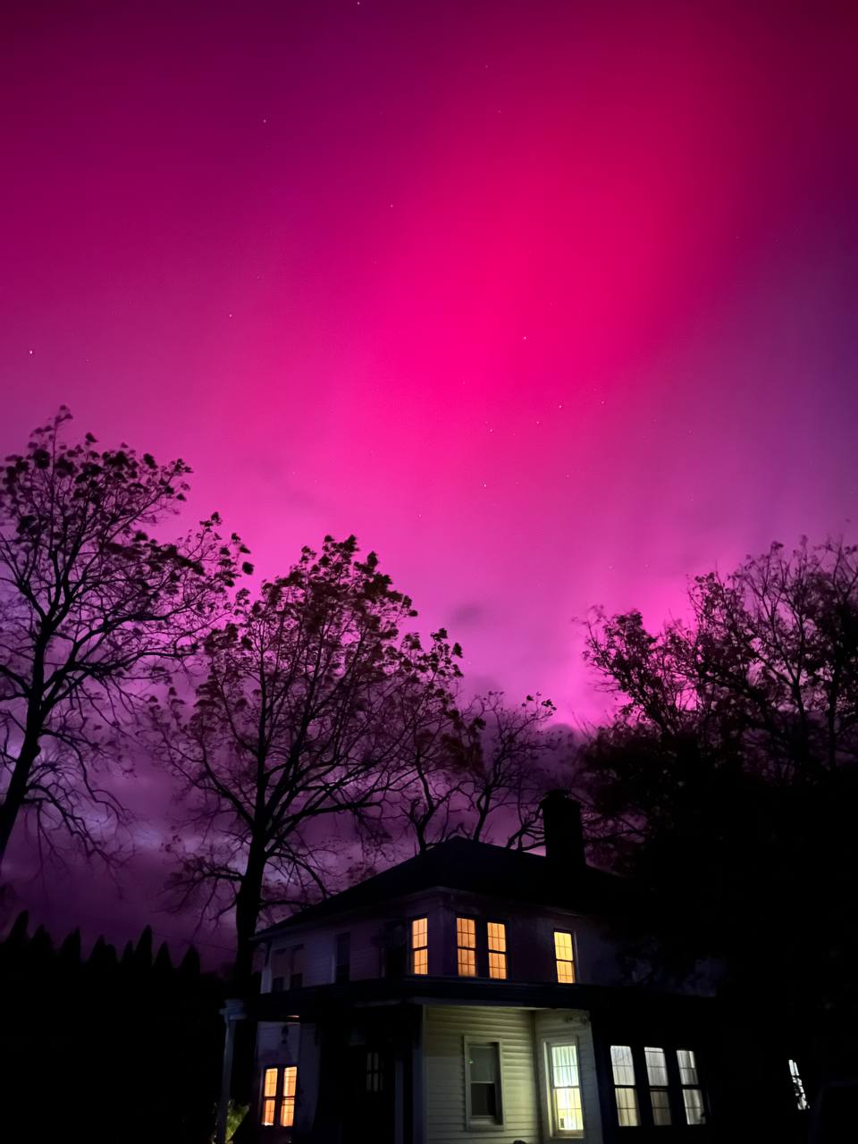 Northern Lights Shine Over Eastern U.S. Amid Rare Solar Storm